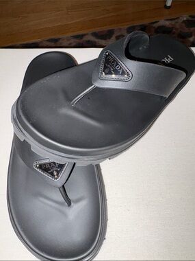 Prada Black Rubber Thong Sandals with Logo Plaque never worn